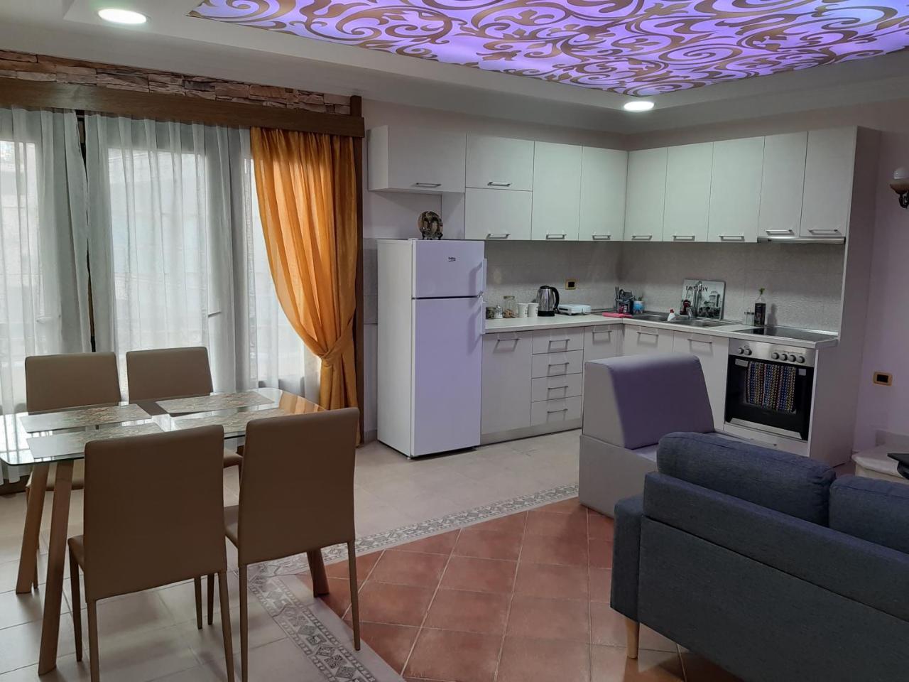 Alindro Center 3 Apartment *